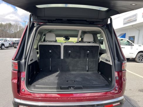 Used 2023 Jeep Wagoneer Series II AWD/4WD image 10