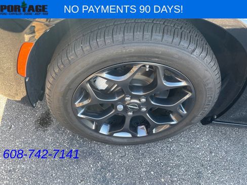 Used 2022 Chrysler 300 Touring w/ Sport Appearance Package AWD/4WD image 6