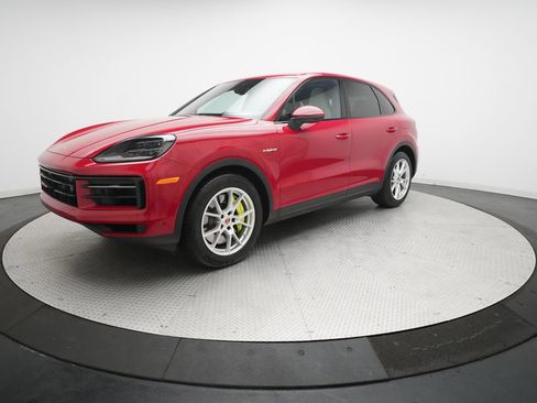 Certified 2025 Porsche Cayenne S AWD/4WD image 30