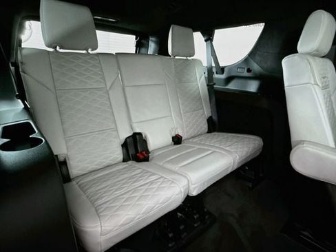 Used 2026 Cadillac Escalade ESV Platinum Sport w/ LPO, Floor Liner Package AWD/4WD image 30