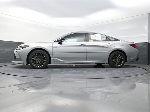 Used 2021 Toyota Avalon XSE image 30
