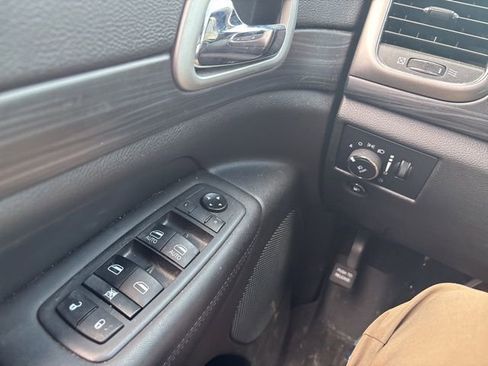 Used 2021 Jeep Grand Cherokee Laredo X AWD/4WD image 12