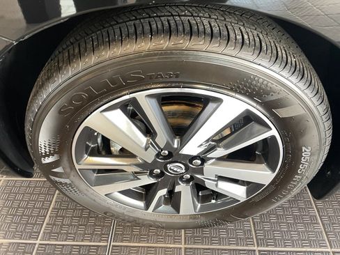 Used 2025 Nissan Versa S w/ S Plus Package FWD image 5