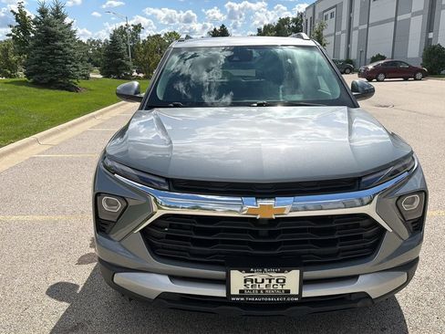 Used 2024 Chevrolet TrailBlazer LT AWD/4WD image 2
