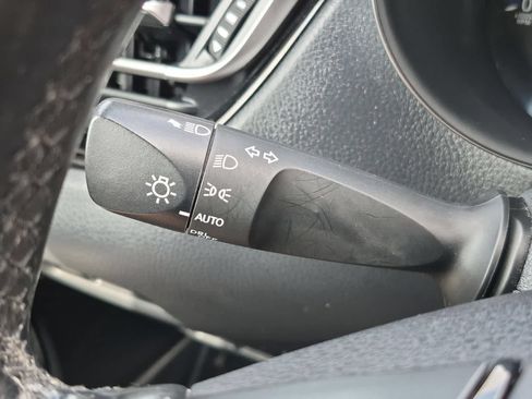 Used 2019 Toyota C-HR XLE FWD image 26