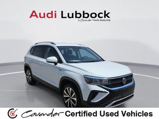 Used 2024 Volkswagen Taos SE image 1