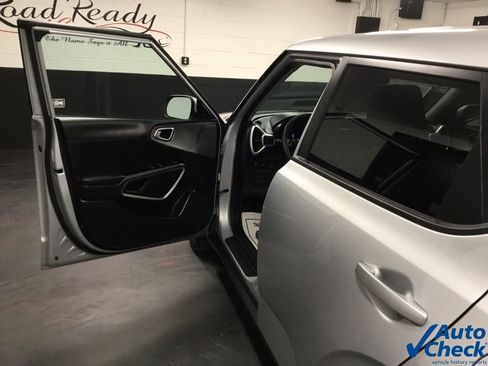Used 2021 Kia Soul LX image 17
