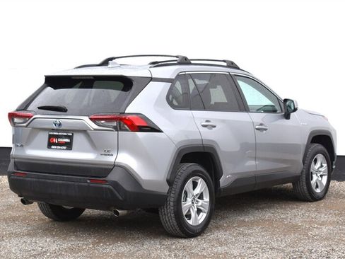 Used 2019 Toyota RAV4 LE w/ Carpet Mat Package AWD/4WD image 5