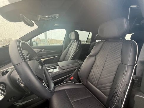 Certified 2026 Cadillac Vistiq Platinum w/ LPO, Floor Liner Package AWD/4WD image 27