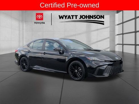 Used 2025 Toyota Camry SE FWD image 7
