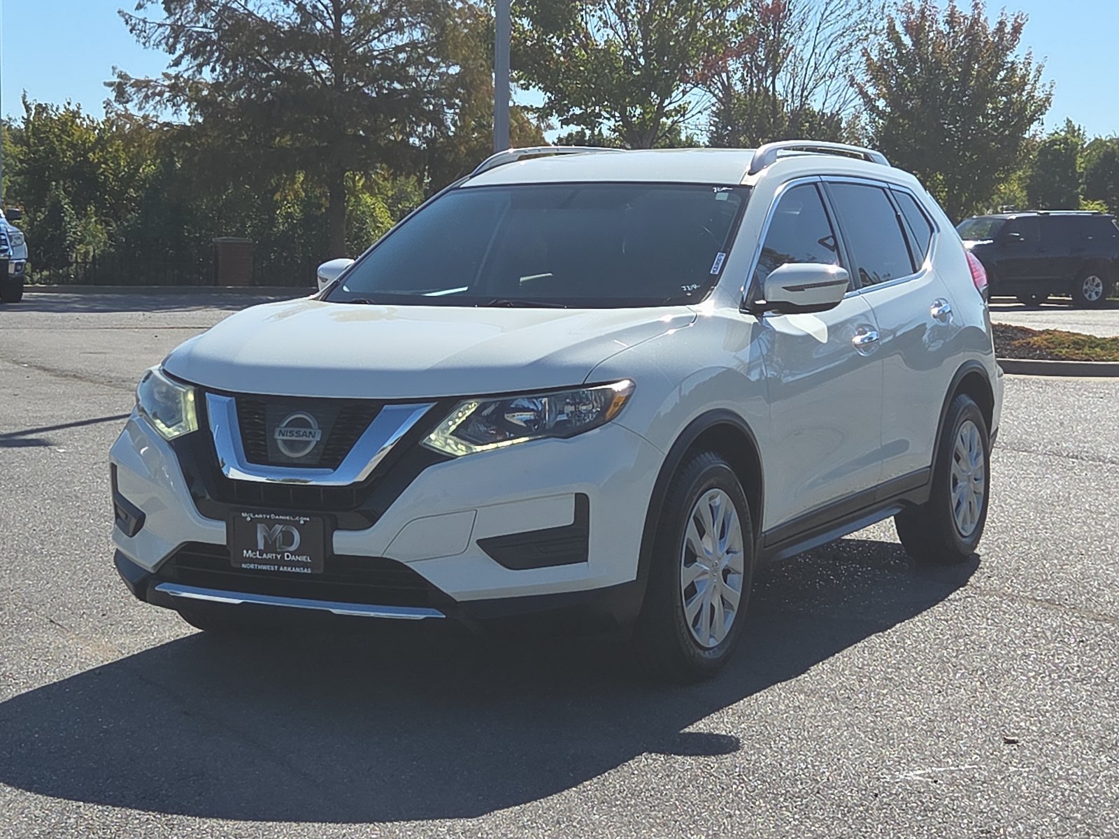 Used 2017 Nissan Rogue S w/ Appearance Package FWD image 2