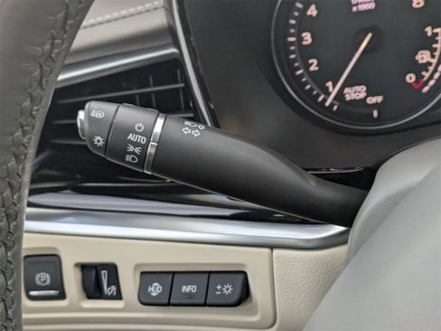 Used 2022 Cadillac XT6 Premium Luxury w/ Technology Package image 32