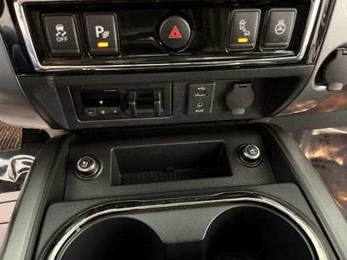 Used 2018 Nissan Titan Platinum Reserve RWD image 23