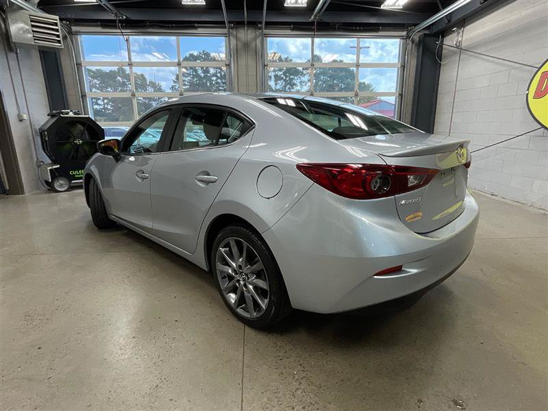 Used 2018 MAZDA MAZDA3 Touring FWD image 3