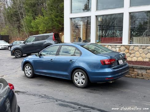 Used 2017 Volkswagen Jetta S image 3