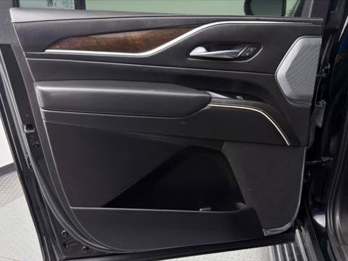 Used 2022 Cadillac Escalade ESV Sport Platinum w/ LPO, ONYX Package AWD/4WD image 17