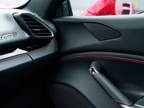 Used 2017 Ferrari 488 GTB image 47