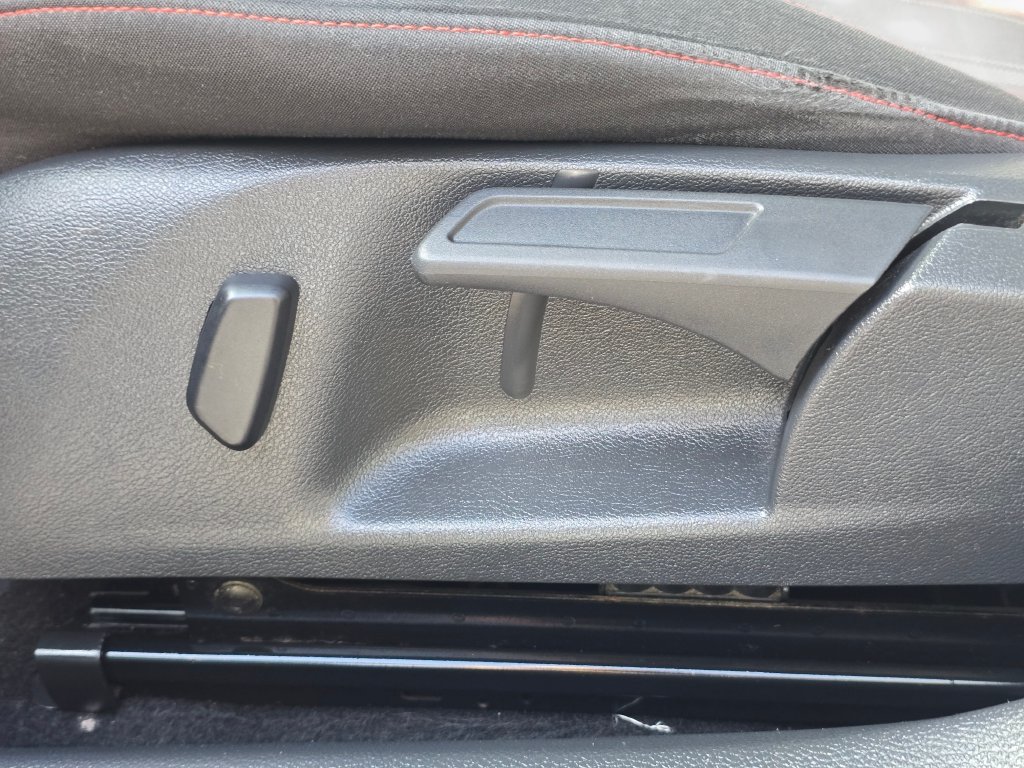Used 2014 Volkswagen GTI Wolfsburg Edition FWD image 31