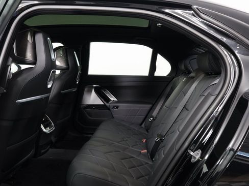 Used 2026 BMW i7 eDrive50 w/ M Sport Package RWD image 6