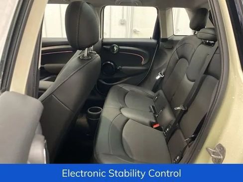 Used 2022 MINI Cooper 4-Door Hardtop image 12