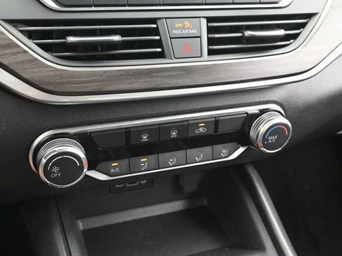 Used 2025 Nissan Altima 2.5 SV FWD image 22
