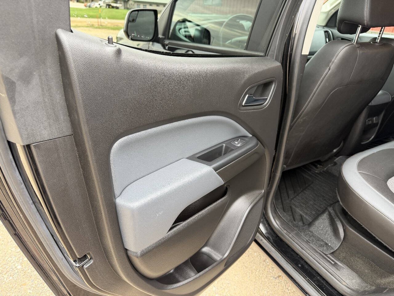 Used 2018 Chevrolet Colorado Z71 w/ LPO, Premium Interior Package AWD/4WD image 7