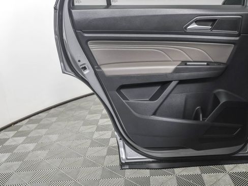 Used 2022 Volkswagen Atlas Cross Sport SE image 36