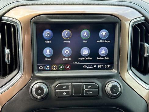 Used 2022 Chevrolet Silverado 1500 High Country w/ Technology Package image 11