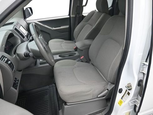 Used 2019 Nissan Frontier SV image 11