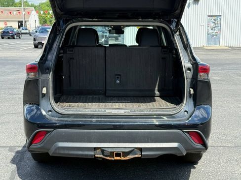 Used 2023 Toyota Highlander XLE AWD/4WD image 5