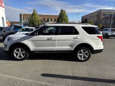 Used 2016 Ford Explorer XLT w/ Equipment Group 202A image 6