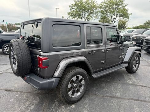 Used 2018 Jeep Wrangler Unlimited Sahara w/ Dual Top Group AWD/4WD image 9
