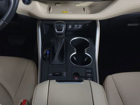 Used 2023 Toyota Highlander XLE image 26