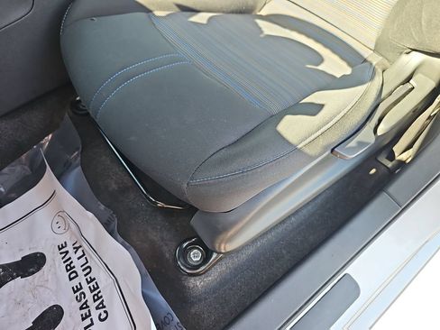 Used 2025 Nissan Leaf S FWD image 27