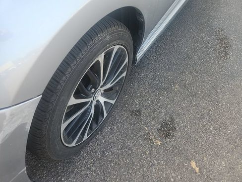 Used 2019 Toyota Camry SE w/ Carpet Mat Package FWD image 8