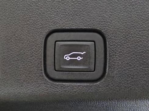 Used 2025 Buick Enclave Preferred w/ Power Package FWD image 33