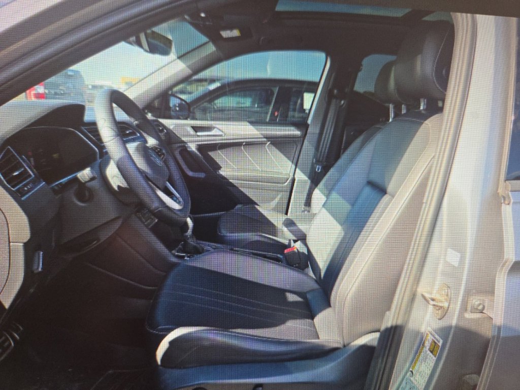 Used 2022 Volkswagen Tiguan SE R-Line AWD/4WD image 9