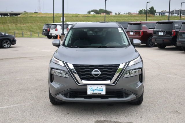 Used 2023 Nissan Rogue SV AWD/4WD image 2