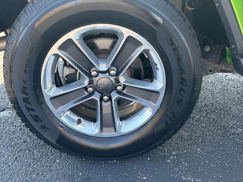 Used 2019 Jeep Wrangler Unlimited Sahara w/ Uconnect 4C Nav & Sound Group AWD/4WD image 11