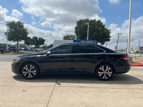 Used 2022 Volkswagen Passat 2.0T SE image 3