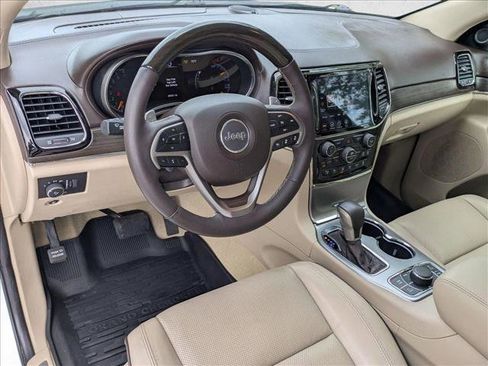 Used 2020 Jeep Grand Cherokee Overland AWD/4WD image 10