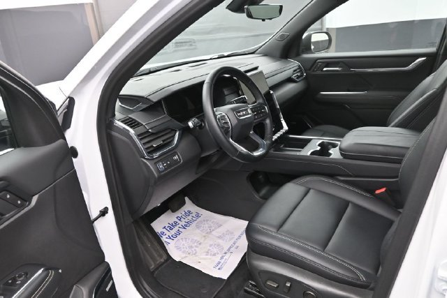 Used 2026 GMC Acadia Elevation w/ Elevation Premium Package FWD image 9