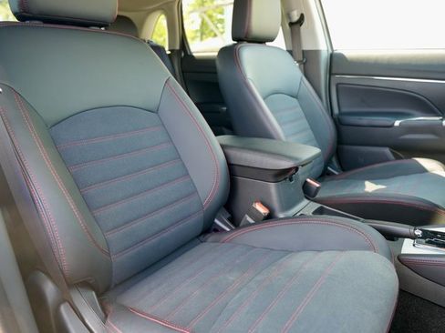 Used 2025 Mitsubishi Outlander Sport SE image 9