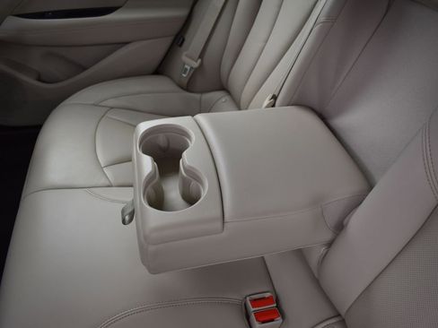 Used 2017 Buick LaCrosse Essence image 23