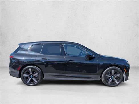 Used 2024 BMW iX xDrive50 w/ Premium Package AWD/4WD image 4