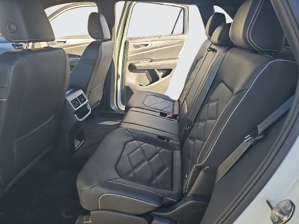Used 2024 Volkswagen Atlas Cross Sport SE FWD image 14