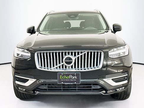 Used 2024 Volvo XC90 B5 Core w/ Climate Package image 2