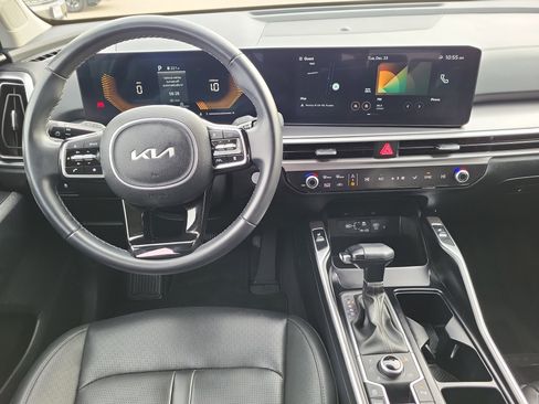 Used 2024 Kia Sorento S image 9