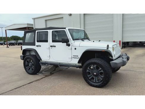 Used 2017 Jeep Wrangler Unlimited Sport AWD/4WD image 2