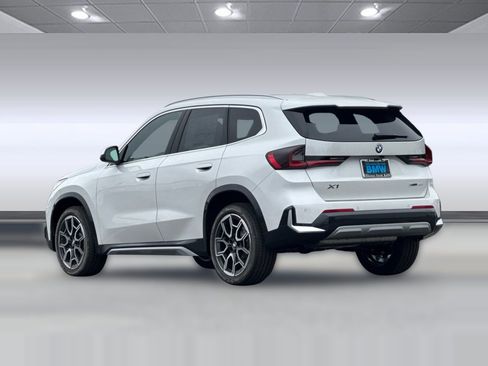 Used 2026 BMW X1 xDrive28i w/ Technology Package AWD/4WD image 3
